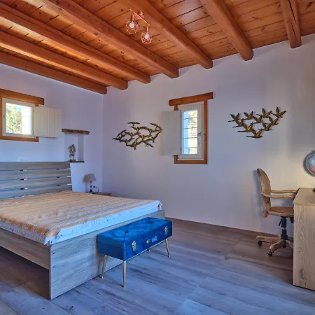 Stella, Lefkes Paros *