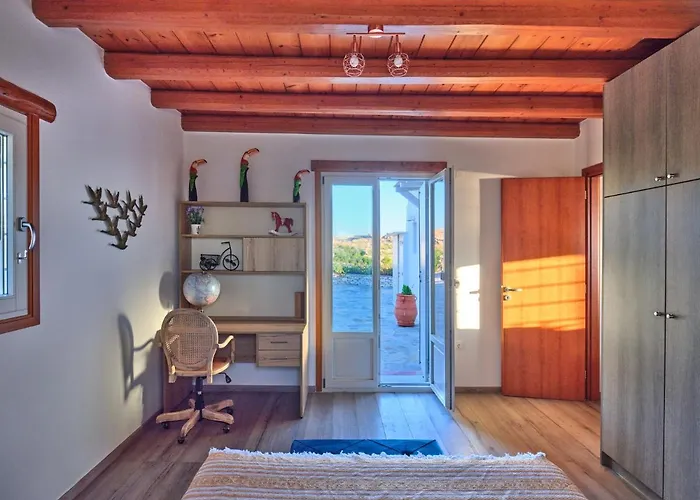 Stella, Lefkes Paros レフケス