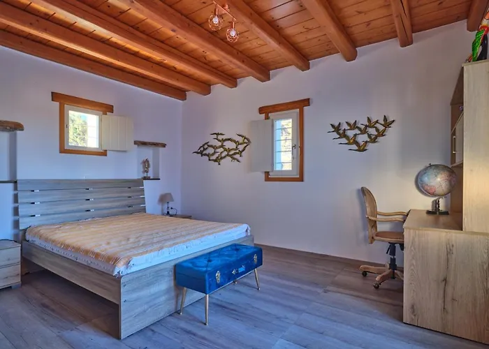 Stella, Lefkes Paros *